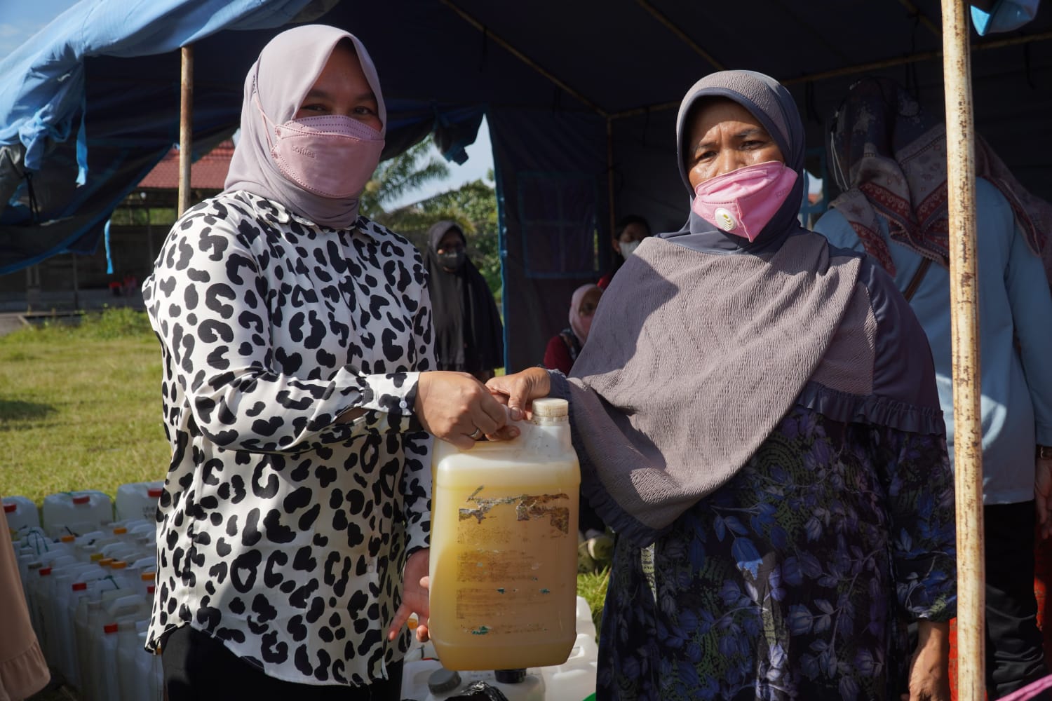 Masyarakat Serbu Pasar Minyak Goreng Murah di Kabupaten Lamandau