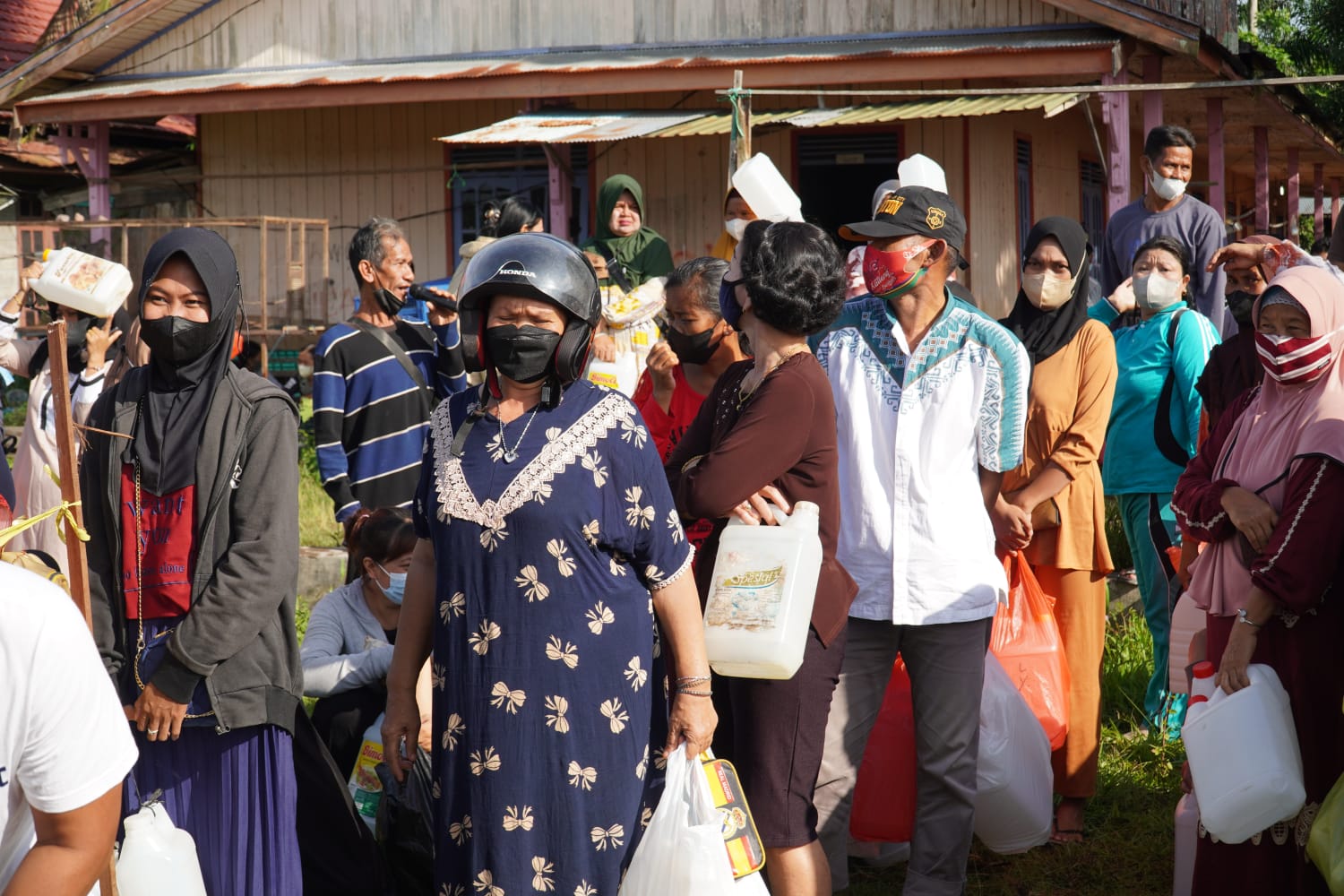 Masyarakat Serbu Pasar Minyak Goreng Murah di Kabupaten Lamandau