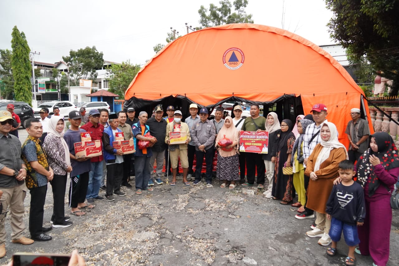 Pasca Kebakaran Komplek Puntun Palangka Raya, Pemprov. Kalteng Salurkan Bantuan kepada 50 KK Terdampak Musibah Kebakaran
