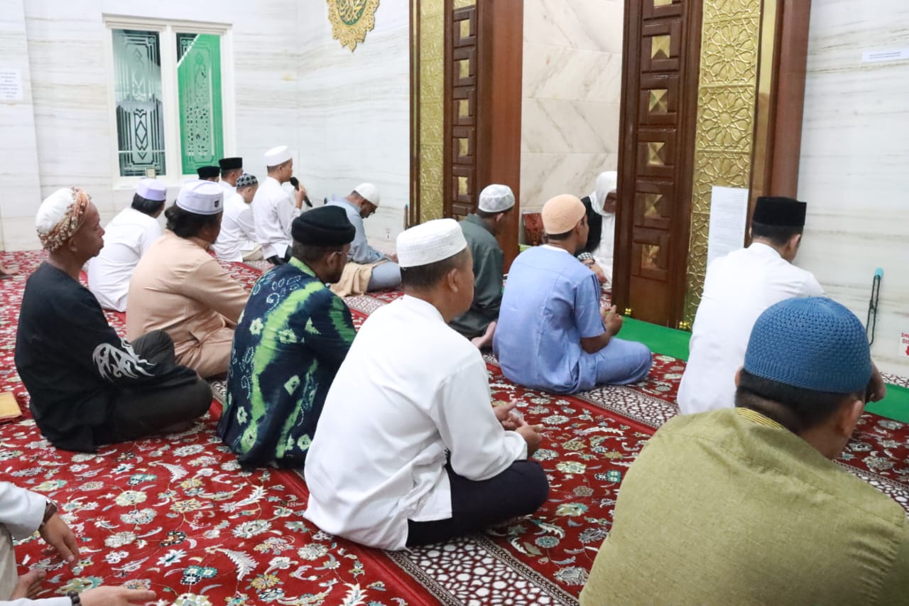Salat Subuh Berjamaah, Gubernur Kalteng Sampaikan Keprihatinannya Terhadap Musibah Kebakaran di Puntun