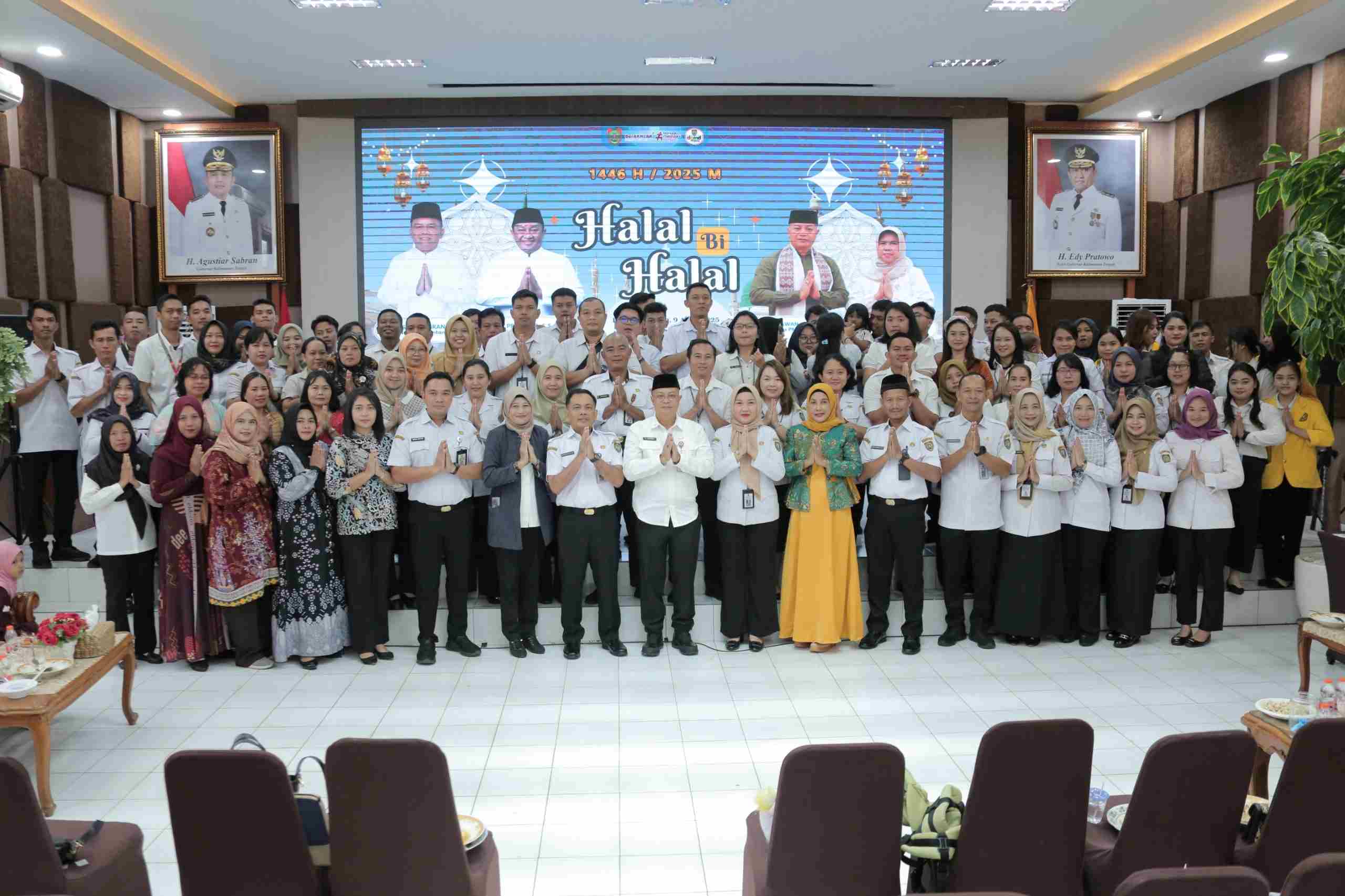 Kukuhkan Tali Persaudaraan, Keluarga Besar Dinas PMD Prov. Kalteng Gelar Halalbihalal