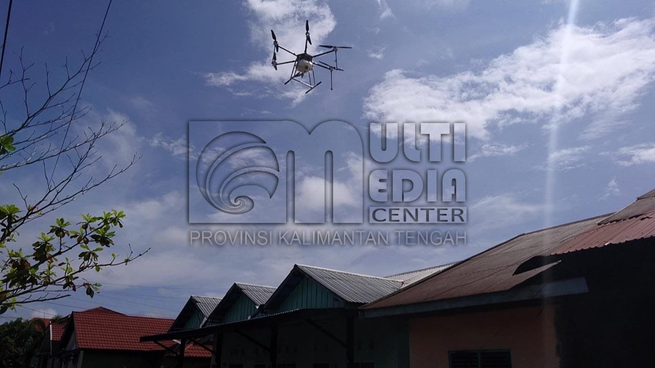 Gugus Tugas Percepatan Penanganan Covid-19 Kalteng Lakukan Penyemprotan Disinfektan Menggunakan Drone Semprot