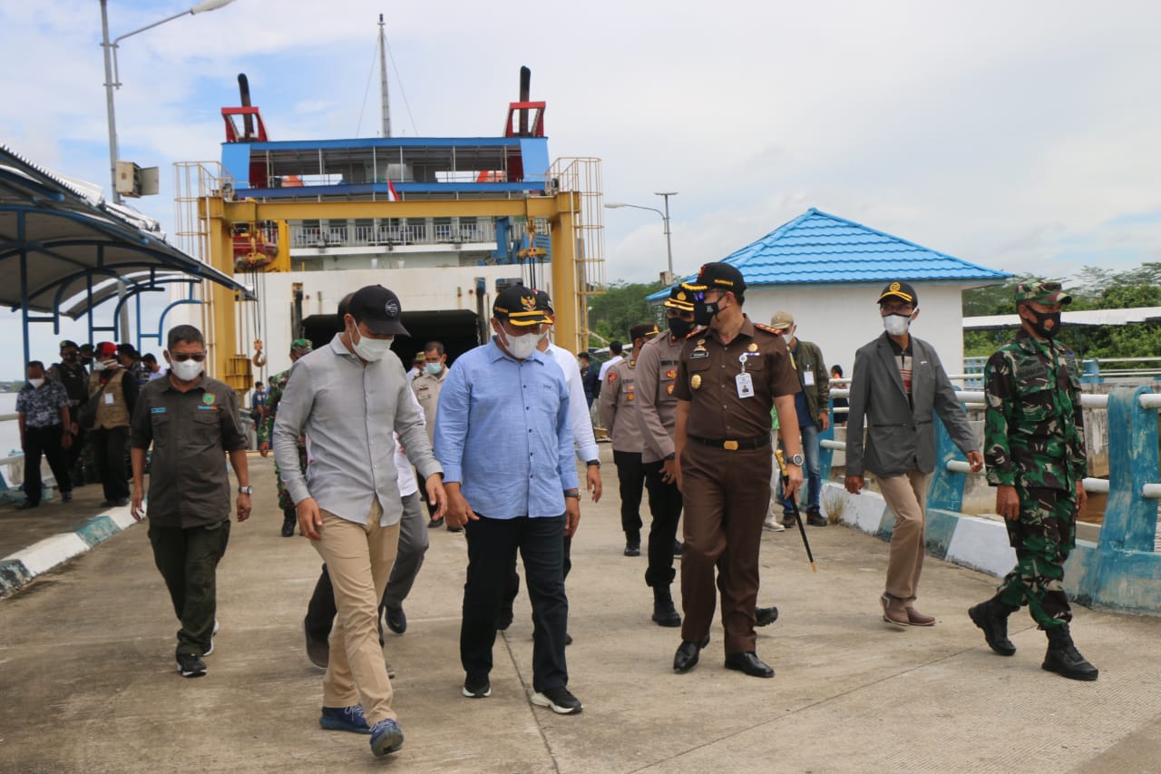 Bupati Pulang Pisau Pantau Peniadaan Mudik Hari Raya Idul Fitri 1442 H di Posko Pelabuhan Bahaur