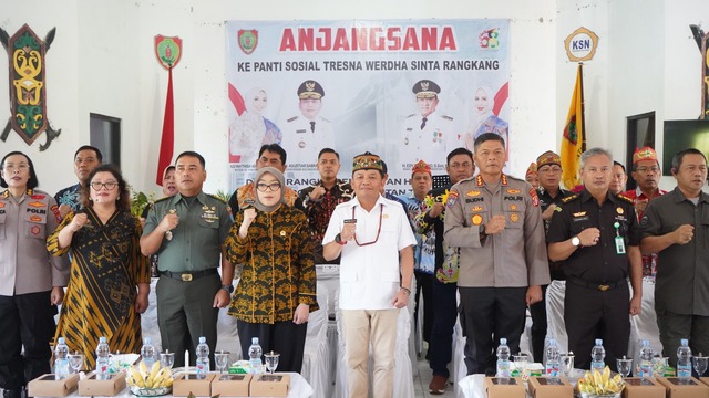 Dampingi Gubernur Anjangsana ke Panti Sosial Tresna Werdha Shinta Rangkang, Kadis LH : Terus Tumbuhkan Kepedulian Sosial Dalam Pembangunan Berkelanjutan