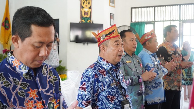 Dampingi Gubernur Anjangsana ke Panti Sosial Tresna Werdha Shinta Rangkang, Kadis LH : Terus Tumbuhkan Kepedulian Sosial Dalam Pembangunan Berkelanjutan
