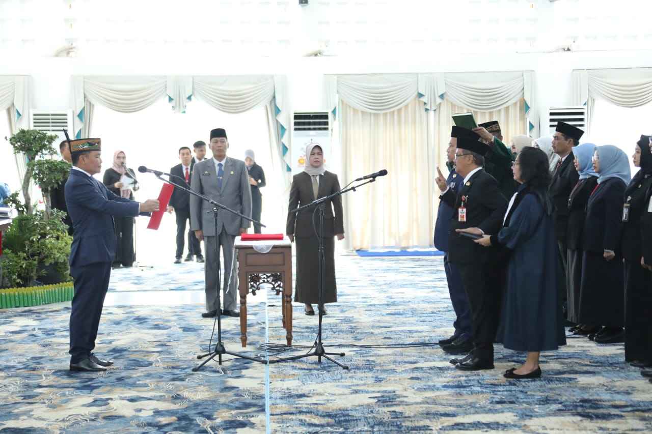 Kepala BKD Menjadi Saksi Pelantikan Pejabat Tinggi Pratama di Lingkungan Pemprov Kalteng