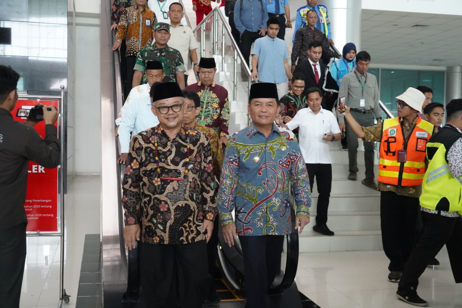 Gubernur Kalteng H. Agustiar Sabran Sambut Kedatangan Menteri Pendidikan Dasar Menengah Abdul Muti 