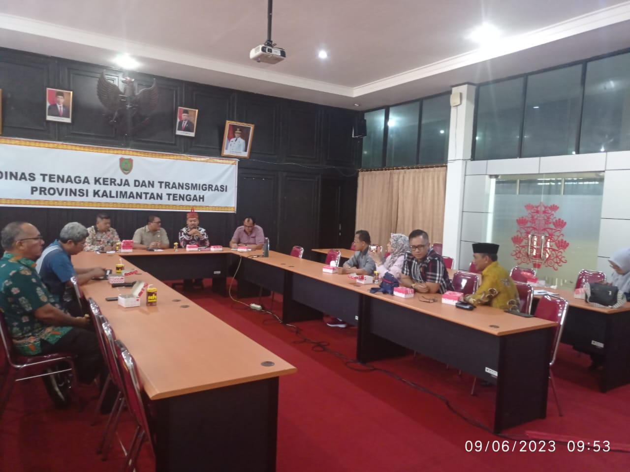 Kepala Disnakertrans Prov. Kalteng Terima Kunjungan Komisi A DPRD Kab. Kobar