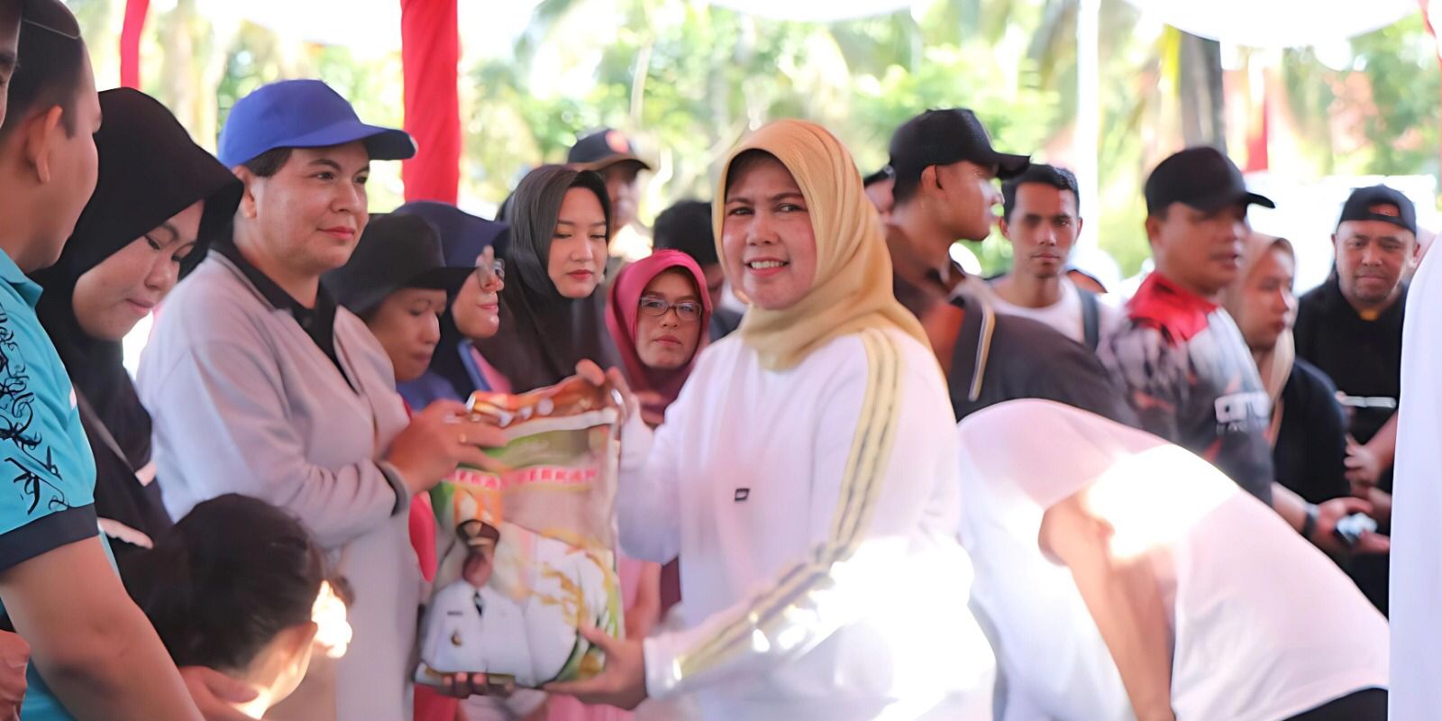 Kepala BKD Provinsi Kalimantan Tengah Turut Hadiri Kegiatan Jalan Sehat dan Pasar Murah