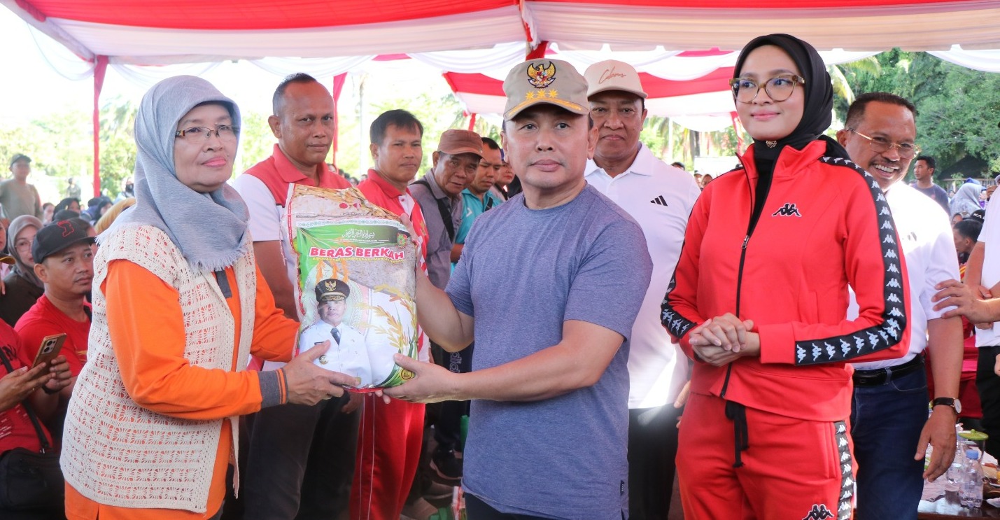 Kepala BKD Provinsi Kalimantan Tengah Turut Hadiri Kegiatan Jalan Sehat dan Pasar Murah