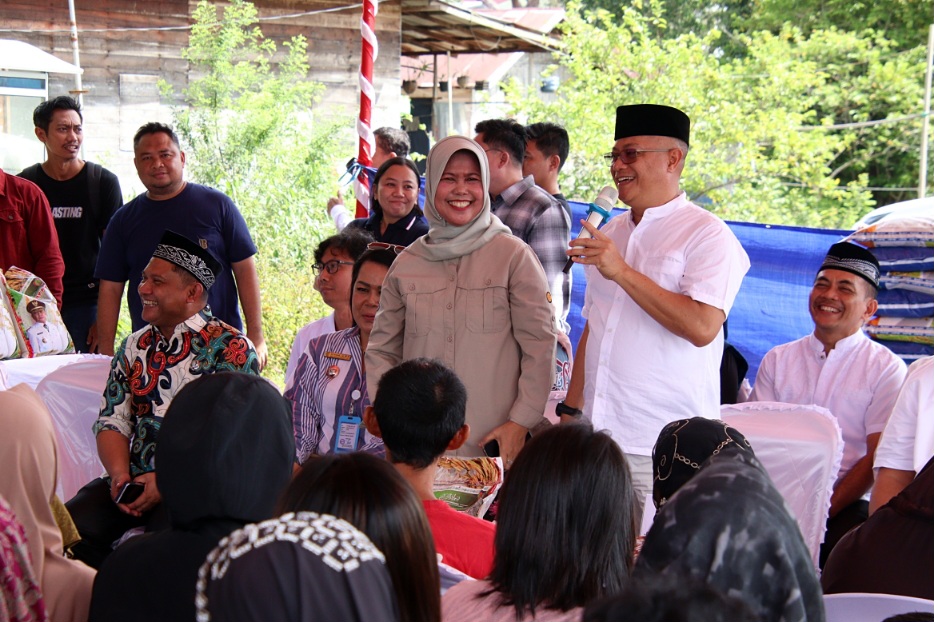 Wakili Gubernur Kalteng, Kadis PMD Buka Pasar Murah di Dermaga Flamboyan