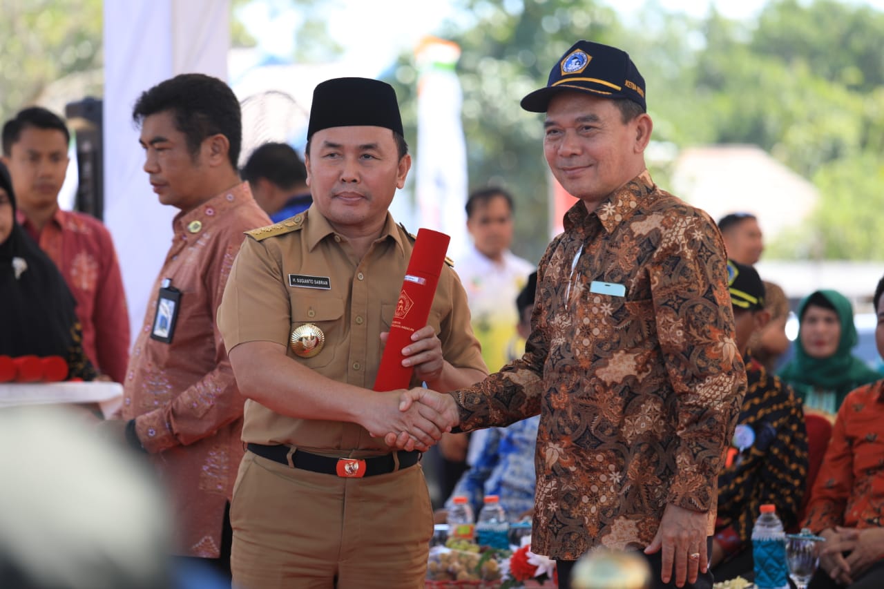 Berpihak Terhadap Kemajuan Petani dan Nelayan, Gubernur Terima Penghargaan Lencana Emas Adhi Bhakti Tani Nelayan Utama