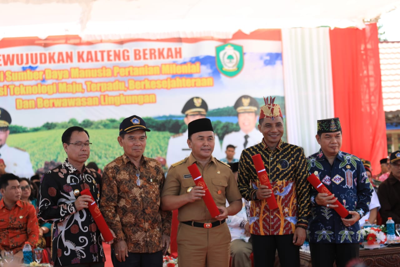 Berpihak Terhadap Kemajuan Petani dan Nelayan, Gubernur Terima Penghargaan Lencana Emas Adhi Bhakti Tani Nelayan Utama