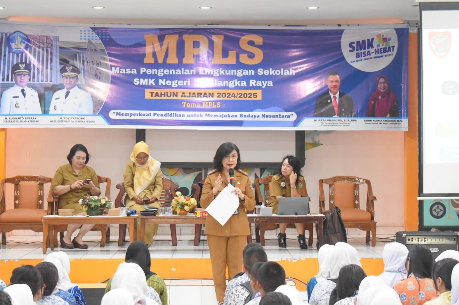Kepala DP3APPKB Prov. Kalteng Menjadi Narasumber pada MPLS SMKN 3 Palangka Raya