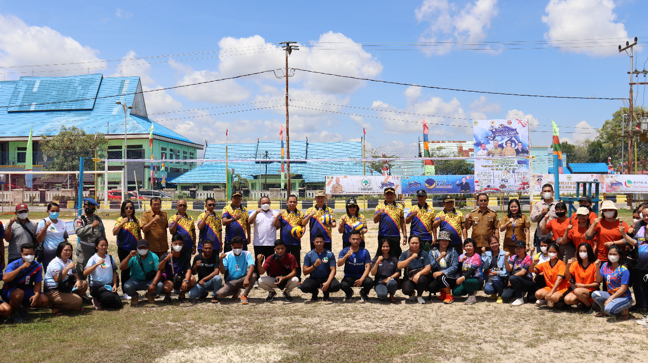 Bupati Buka Turnamen Bola Voli PBVSI Cup Gumas