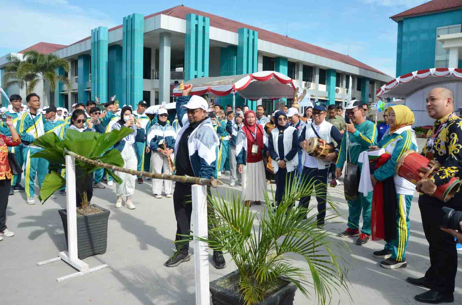 Pekan Olahraga dan Seni Mahasiswa Kesehatan Poltekkes (Pornimakes) V Regional II Kalimantan Resmi Dibuka