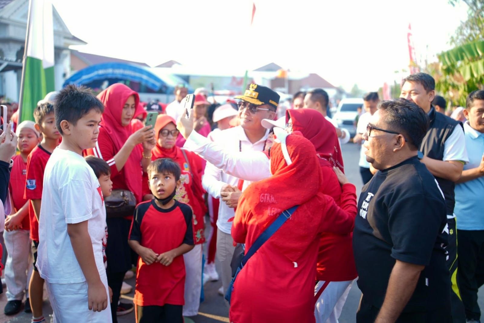 Gubernur Kalteng Hadiri Jalan Sehat Masjid Ar-Rasyid, Perkuat Silaturahmi dan Pola Hidup Sehat   