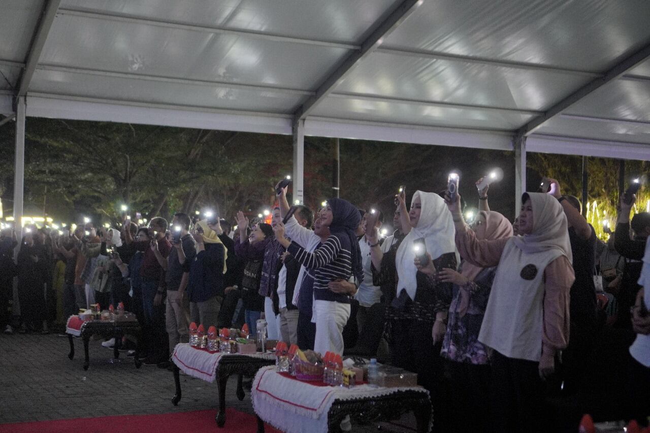 Ribuan Warga Meriahkan Tour Konser Isen Mulang 2024 di Sampit, Gubernur Kalteng Tegaskan Pembangunan Berkelanjutan