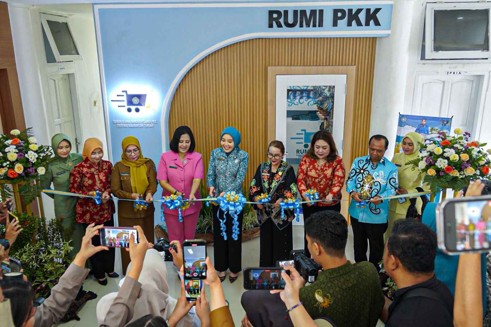 Ketua TP-PKK Kalteng Resmikan Toko RUMI, Dorong Pemberdayaan Ekonomi Keluarga