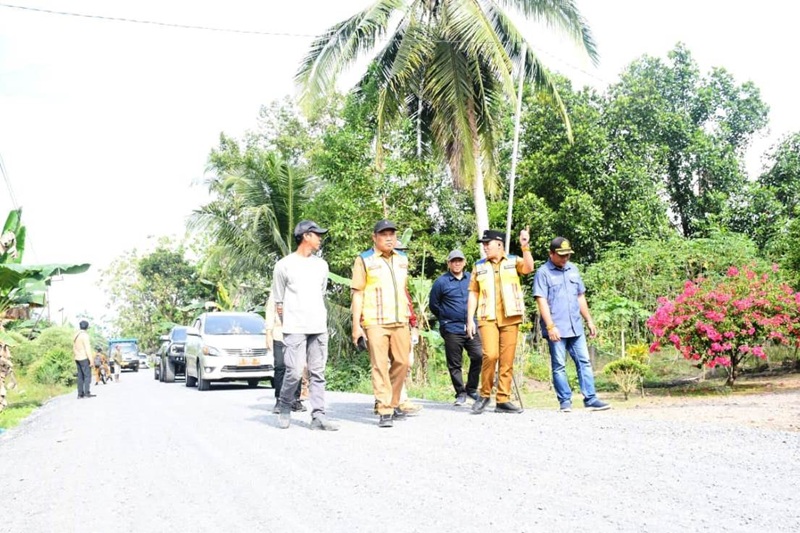 Bupati Pulang Pisau Tinjau Progres Pekerjaan Tiga Ruas Jalan Desa Terkoneksi Poros Provinsi