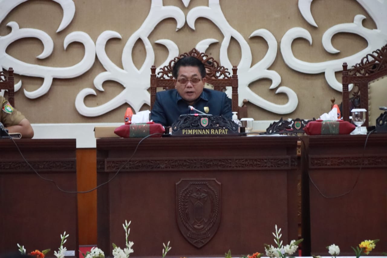 Wagub dan Ketua DPRD Tandatangani Persetujuan Bersama Raperda Provinsi Kalteng tentang Pengelolaan Keuangan Daerah