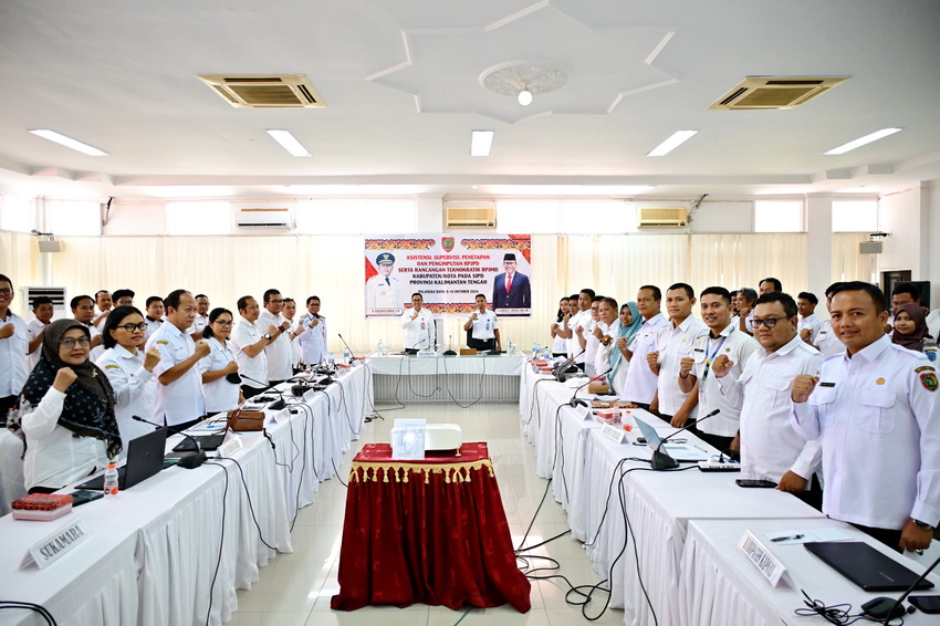 Kepala Bappedalitbang Prov. Kalteng Buka Asistensi, Supervisi Penetapan dan Penginputan RPJPD serta Rancangan Teknokratik RPJMD Kabupaten/Kota pada SIPD