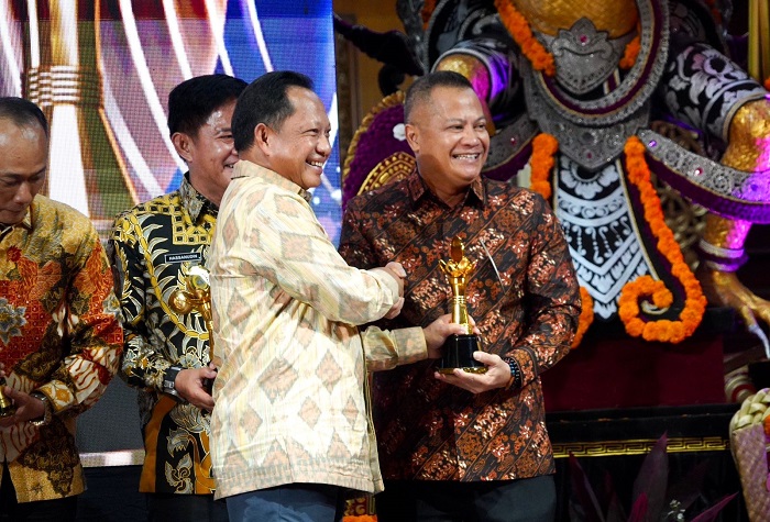 Berhasil Dorong Kemajuan Desa dan Kelurahan, Pemprov. Kalteng Raih Penghargaan Upakarya Wanua Nugraha