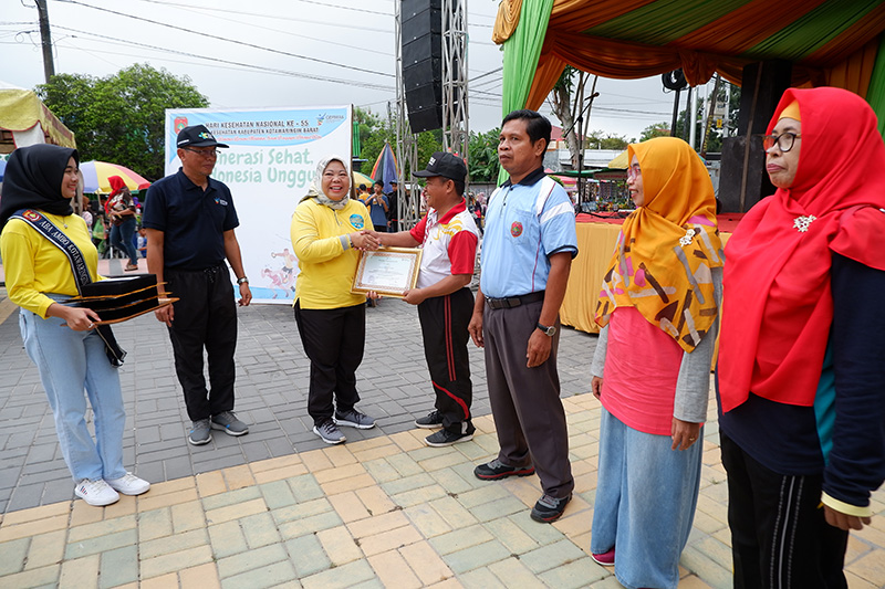 Puncak Perayaan HKN ke-55, Bupati Kobar Ajak Masyarakat Jaga Kebersihan