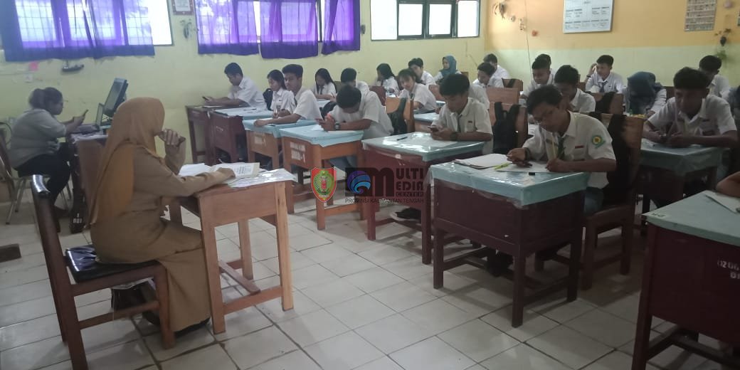 Hari Pertama PAS Berbasis Android di SMAN 1 Palangka Raya Terlaksana Dengan Baik, Tertib, dan Lancar