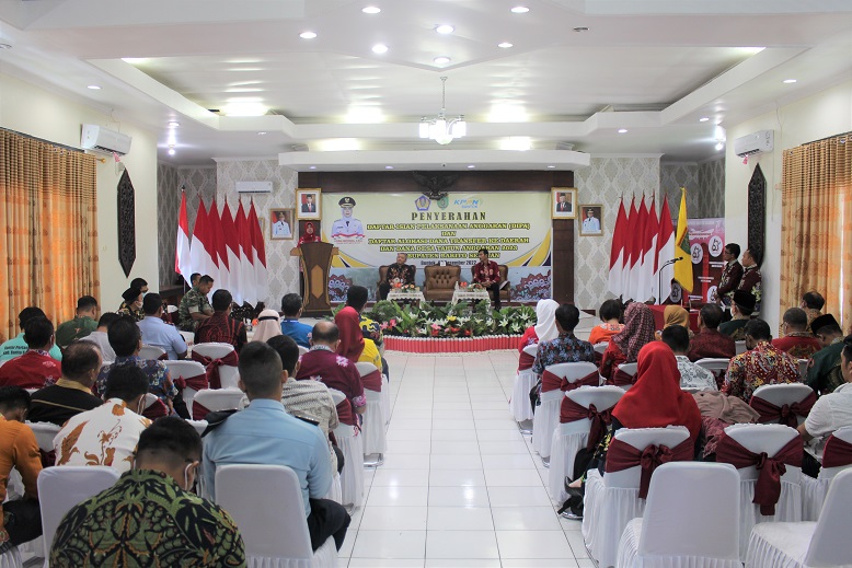 Pj. Bupati Serahkan DIPA dan Daftar Alokasi TKDD TA 2023 Lingkup Kab. Barsel