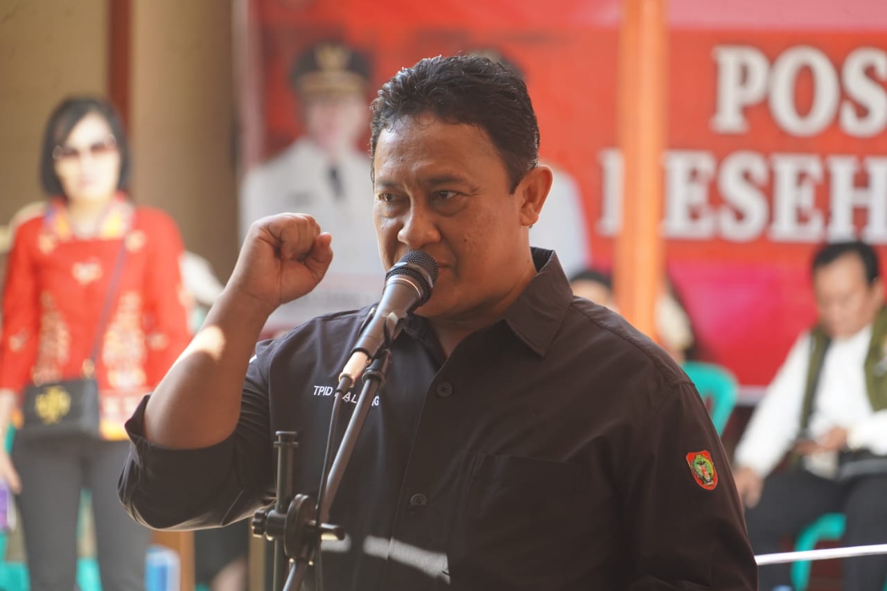 Wagub Edy Pratowo Buka Pasar Murah dan Pasar Penyeimbang di Pematang Karau Bartim