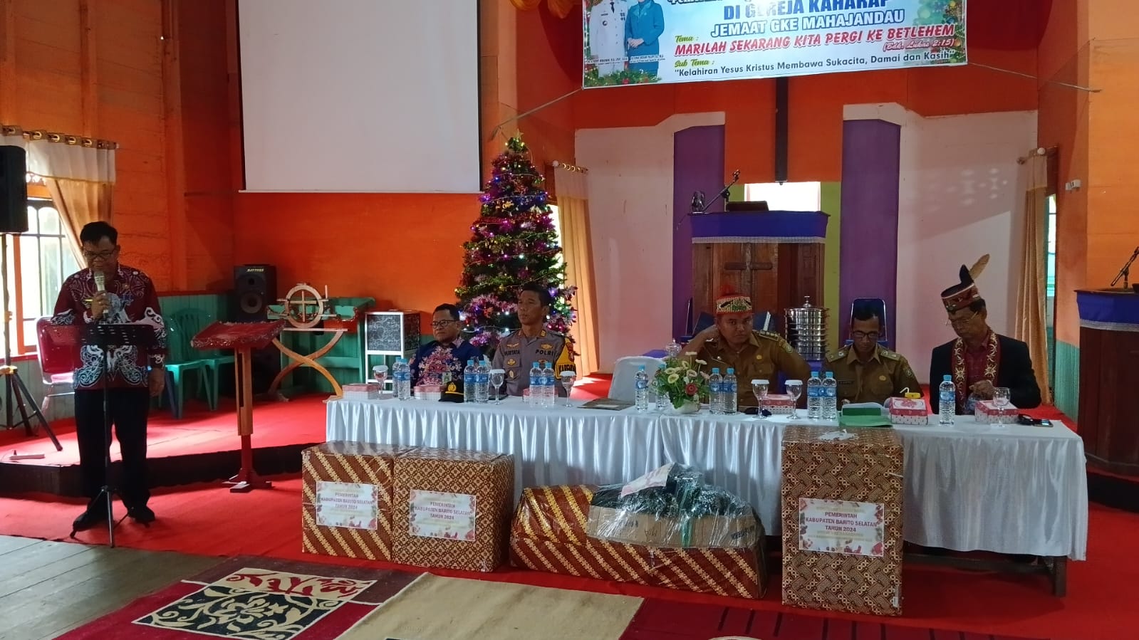 Pemkab Barsel Lakukan Safari Natal Pertama di GKE Kaharap Mahajandau Dusun Hilir
