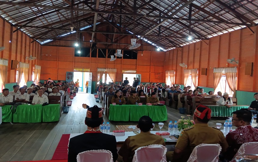 Pemkab Barsel Lakukan Safari Natal Pertama di GKE Kaharap Mahajandau Dusun Hilir