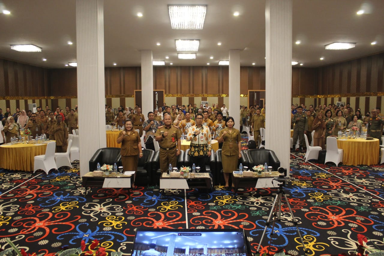 Plh Asisten Pemkesra Maskur Buka Rapat Evaluasi dan Penyusunan Laporan Pelaksanaan Penerapan SPM Provinsi dan Kabupaten/Kota se-Kalteng Tahun 2024