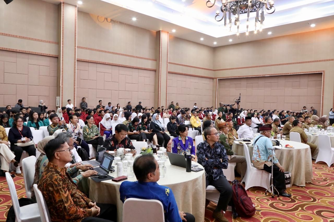 Wagub Edy Pratowo Buka Seminar Nasional Blue Print Kalteng 2045