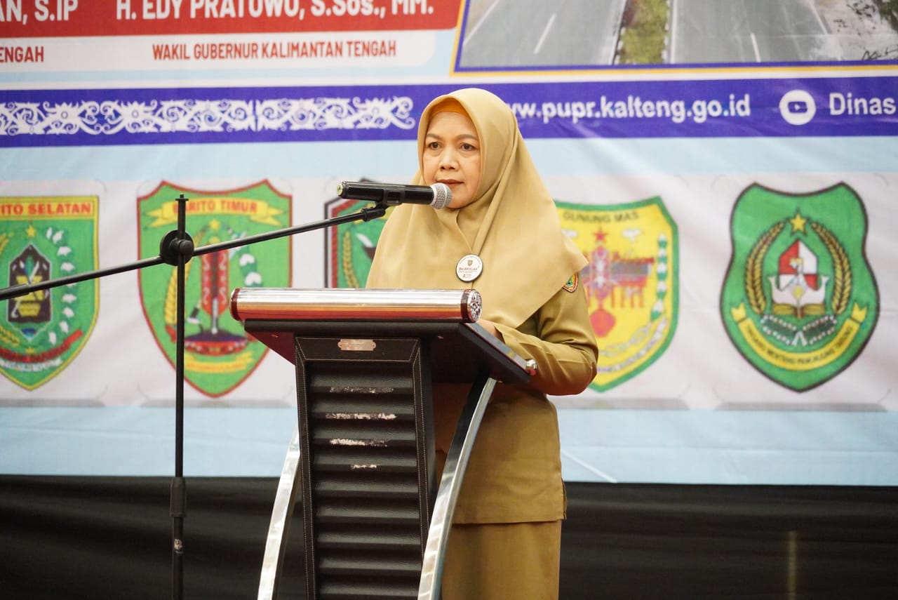 Asisten Ekbang Sri Widanarni Buka Rakor dan Verifikasi Kegiatan DAK Bidang Jalan Provinsi Kalteng Tahun 2024