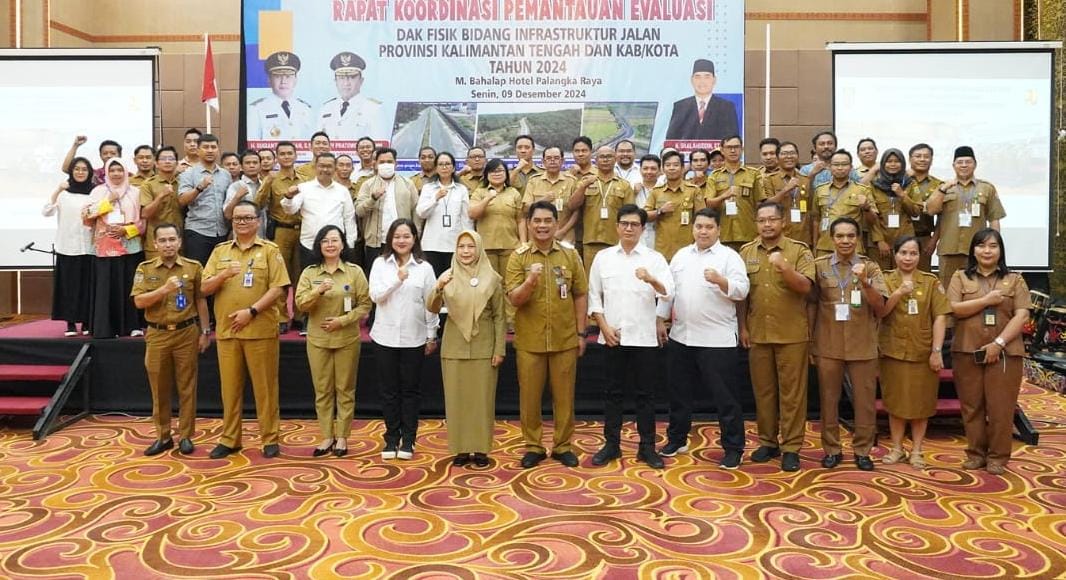 Asisten Ekbang Sri Widanarni Buka Rakor dan Verifikasi Kegiatan DAK Bidang Jalan Provinsi Kalteng Tahun 2024