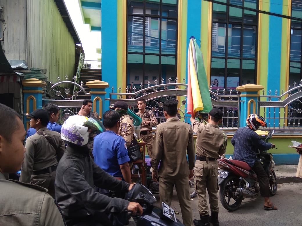 Satpol PP dan Damkar Kapuas Lakukan Operasi Gabungan