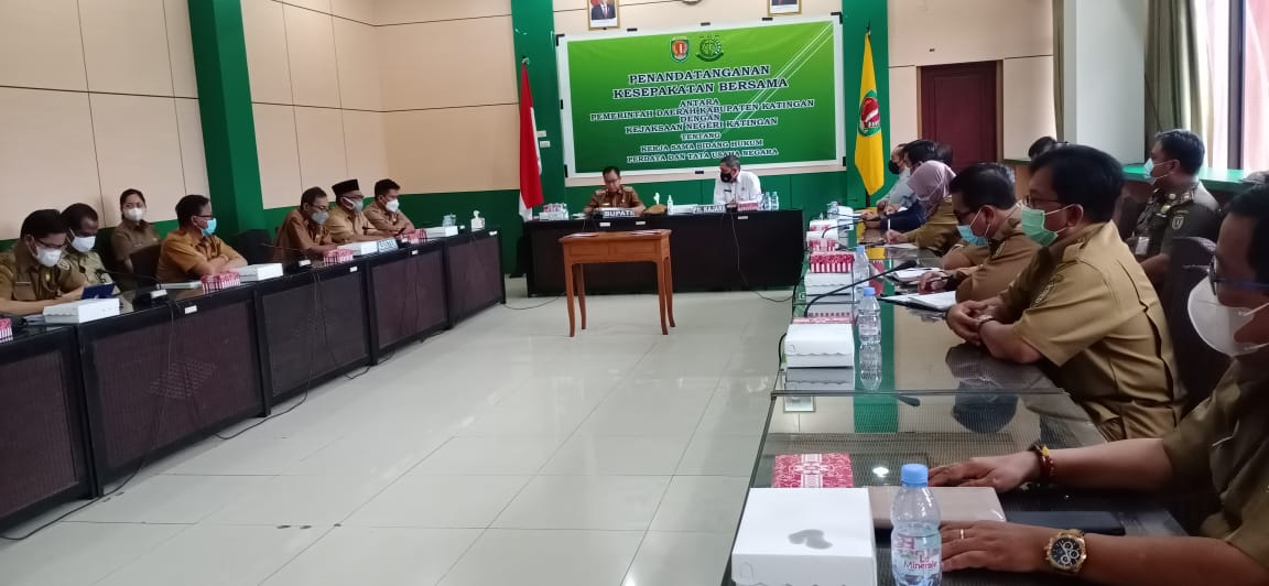 Pemkab Katingan dan Kejaksaan Negeri Katingan Jalin MoU Terkait Bidang Hukum Perdata dan Tata Usaha Negara