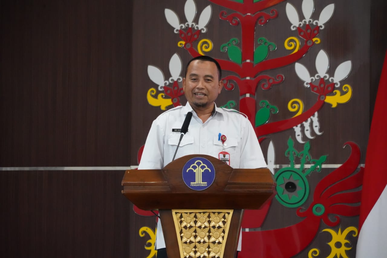 Asisten Adum Sri Suwanto Serahkan Piagam Penghargaan Kabupaten/Kota Peduli HAM (KKP HAM) 2023