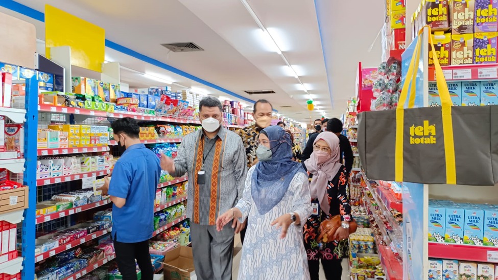Tim Satgas Pangan dan TPID Prov. Kalteng Lakukan Pemantauan Harga Minyak Goreng dan Gula Pasir di Pasar, Distributor dan Ritel Modern