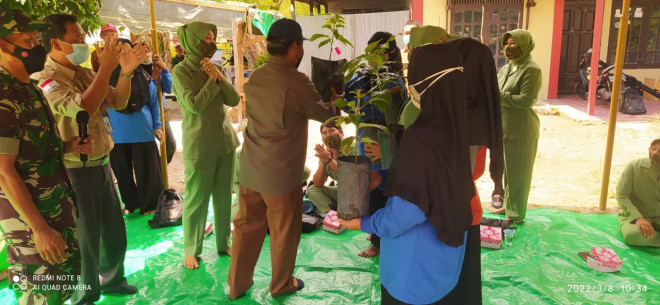 Sambut Peringatan HUT Korem 102 Panju Panjung, Dinas TPHP Beri Tutorial Sambung Pucuk Alpukat