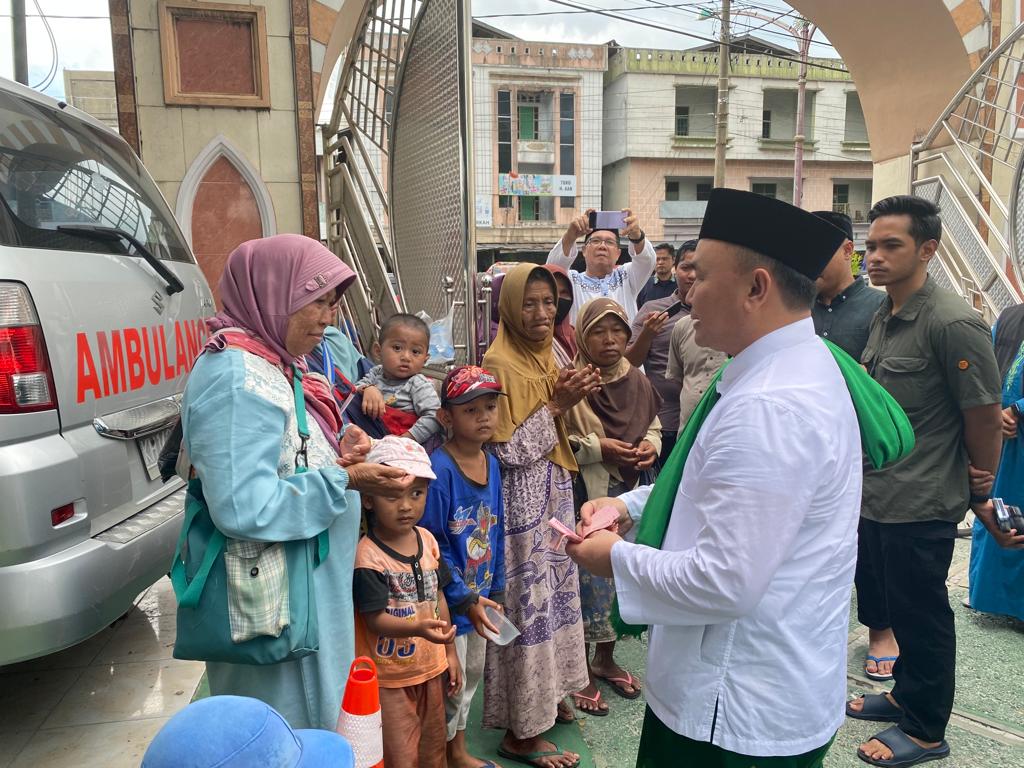 Safari Jumat Berkah Berbagi, Warga Doakan Gubernur Kalteng Sugianto Sabran Selalu Diberikan Kekuatan Menjalankan Amanah