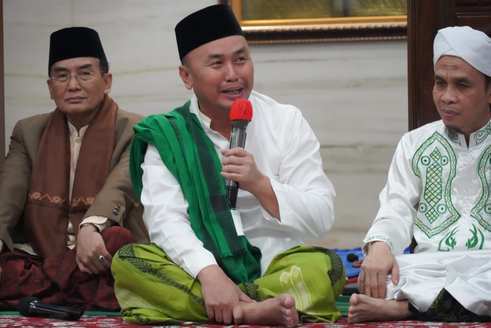 Jalin Silaturahmi, Gubernur H. Sugianto Sabran Salat Subuh Berjamaah di Musholla Asy-Syifa 