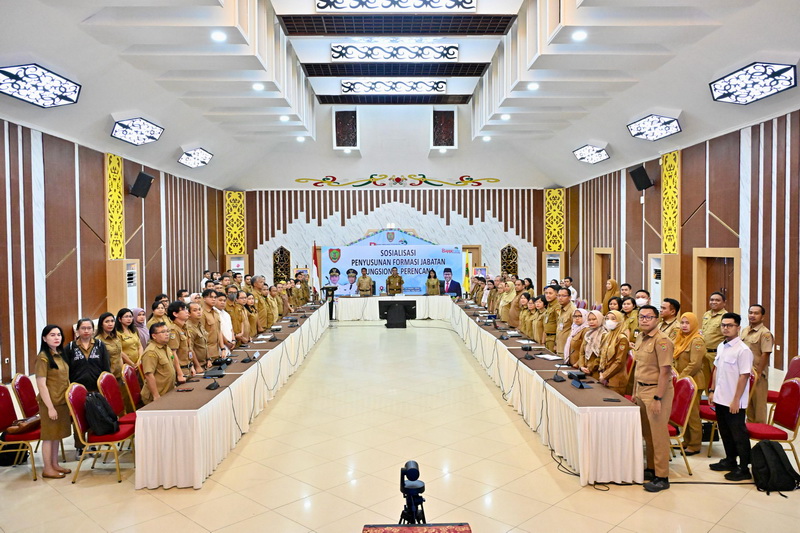 Kepala BAPPERIDA Prov. Kalteng Buka Sosialisasi Penyusunan Formasi Jabatan Fungsional Perencana Tahun 2025