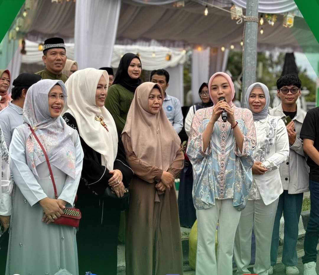 Kadis TPHP Prov Kalteng Dampingi Ketua TP-PKK Provinsi Kalteng dalam Aksi Berbagi Takjil Ramadan 