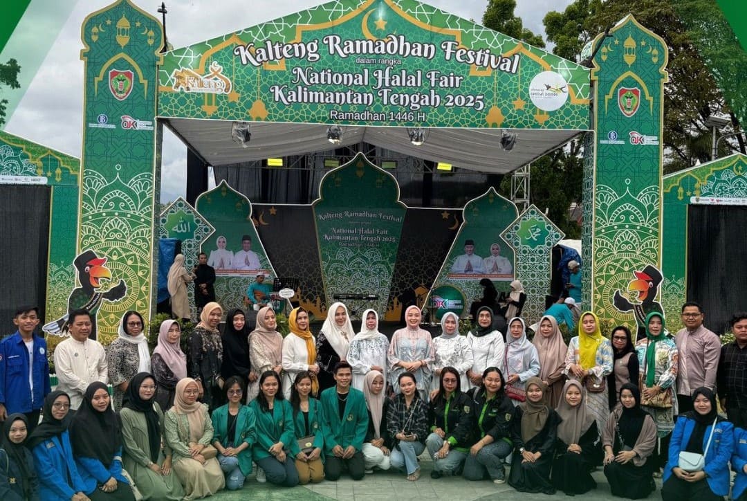 Kadis TPHP Prov Kalteng Dampingi Ketua TP-PKK Provinsi Kalteng dalam Aksi Berbagi Takjil Ramadan 