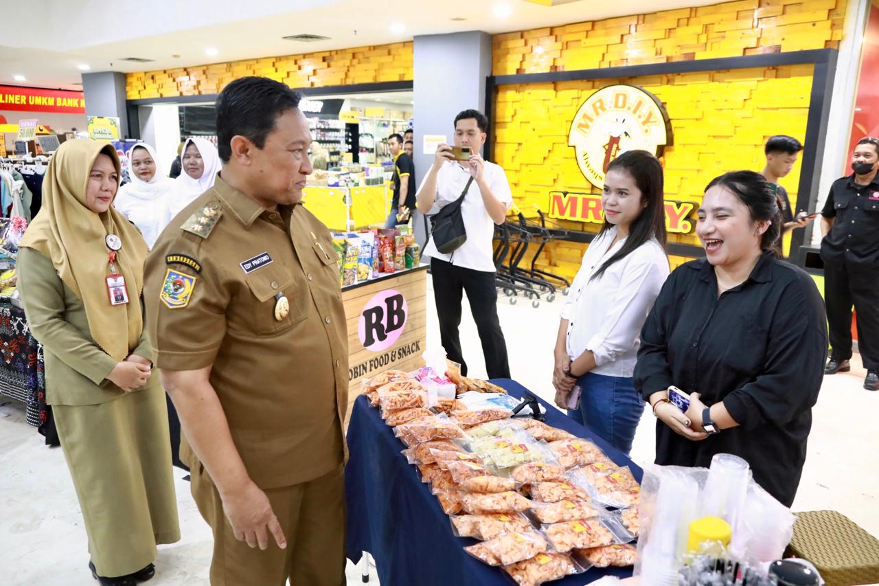 Wagub Edy Pratowo Buka Bazzar Ramadan 1446 H DPD IWAPI Kalteng