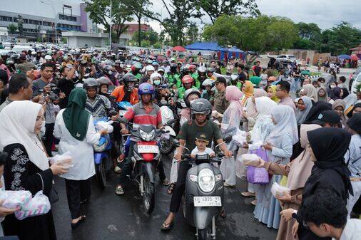 Kadisbudpar Kalteng Hadir Berbagi Takjil dan Berbagi Berkah