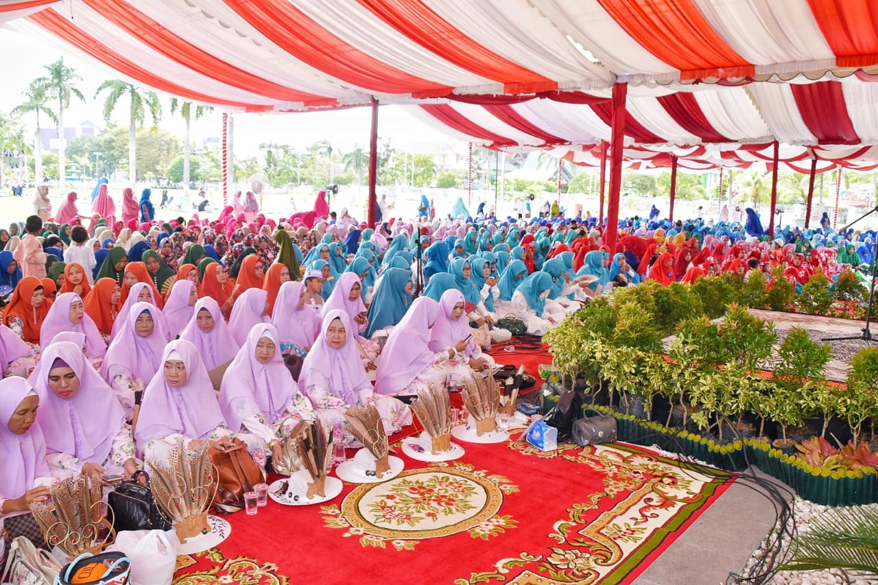 Gubernur Hadiri Tabligh Akbar dan Senandung Sholawat dalam peringatan Isra Mi`raj Nabi Muhammad SAW 1440 H
